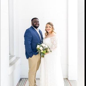 Torrid wedding dress size 16. Never worn.